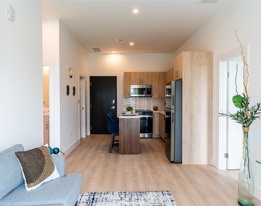2701 Sw 4th Place - Photo Thumbnail 3