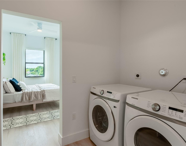 2701 Sw 4th Place - Photo Thumbnail 10