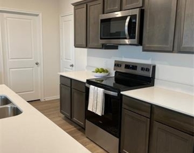 920 Sunrise Lane - Photo Thumbnail 7