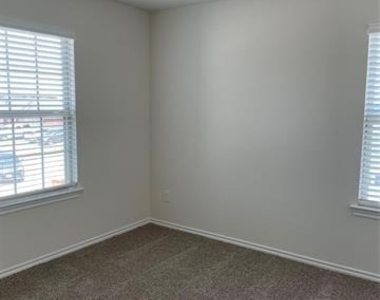 920 Sunrise Lane - Photo Thumbnail 9