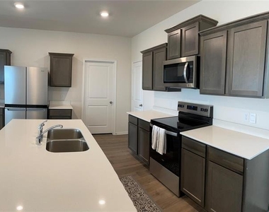 920 Sunrise Lane - Photo Thumbnail 5
