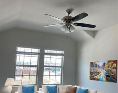 920 Sunrise Lane - Photo Thumbnail 3