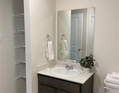 920 Sunrise Lane - Photo Thumbnail 14
