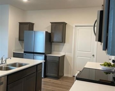 920 Sunrise Lane - Photo Thumbnail 8