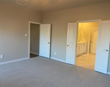 2129 Mustang Way - Photo Thumbnail 19