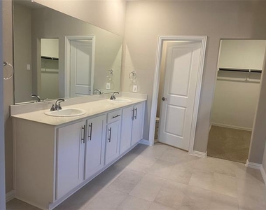 2129 Mustang Way - Photo Thumbnail 21