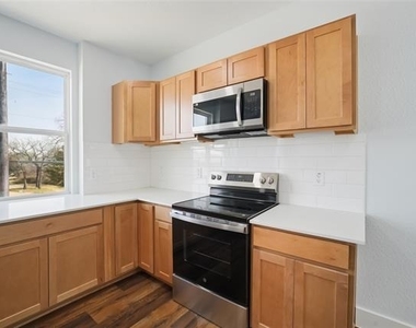 401 Bryan Street - Photo Thumbnail 18