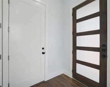 401 Bryan Street - Photo Thumbnail 3