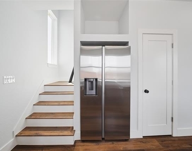 401 Bryan Street - Photo Thumbnail 17
