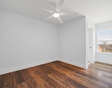 401 Bryan Street - Photo Thumbnail 22