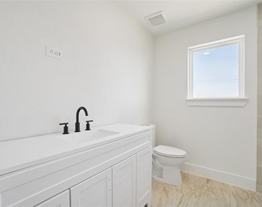 401 Bryan Street - Photo Thumbnail 25