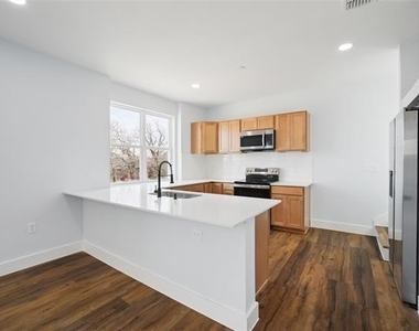 401 Bryan Street - Photo Thumbnail 14