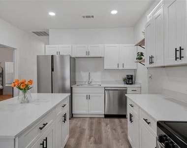 1011 S Armstrong Avenue - Photo Thumbnail 7