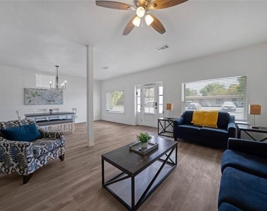 1011 S Armstrong Avenue - Photo Thumbnail 2
