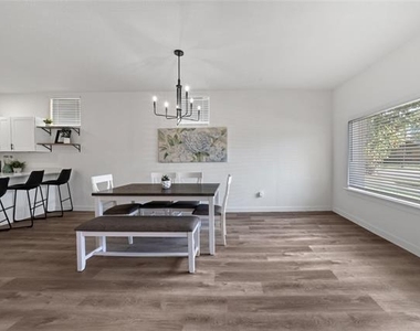 1011 S Armstrong Avenue - Photo Thumbnail 5