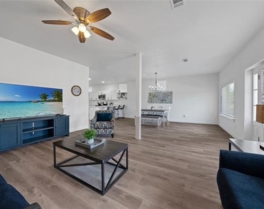 1011 S Armstrong Avenue - Photo Thumbnail 3