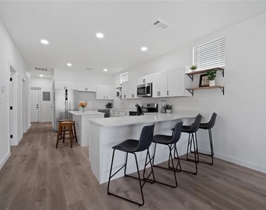 1011 S Armstrong Avenue - Photo Thumbnail 1