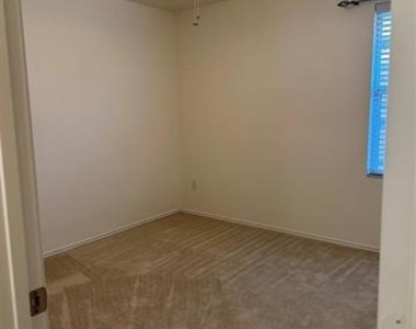 4709 Redbud Drive - Photo Thumbnail 23