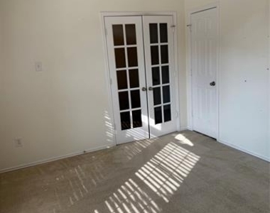 4709 Redbud Drive - Photo Thumbnail 19
