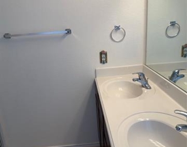 4709 Redbud Drive - Photo Thumbnail 8