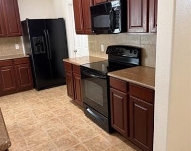 4709 Redbud Drive - Photo Thumbnail 10