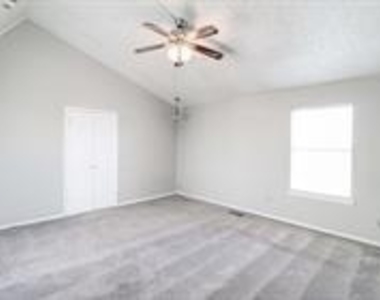 8900 N Shannon Avenue - Photo Thumbnail 12