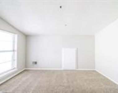 8900 N Shannon Avenue - Photo Thumbnail 9