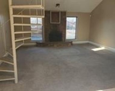 8900 N Shannon Avenue - Photo Thumbnail 4