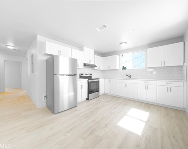 236 1/2 W 84th - Photo Thumbnail 5