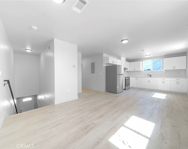 236 1/2 W 84th - Photo Thumbnail 4