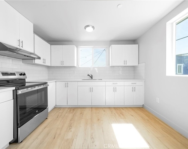236 1/2 W 84th - Photo Thumbnail 6