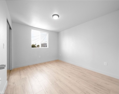236 1/2 W 84th - Photo Thumbnail 9
