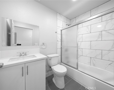 236 1/2 W 84th - Photo Thumbnail 8
