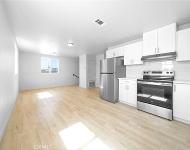 236 1/2 W 84th - Photo Thumbnail 7
