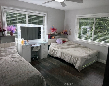 1530 Robin Way - Photo Thumbnail 4
