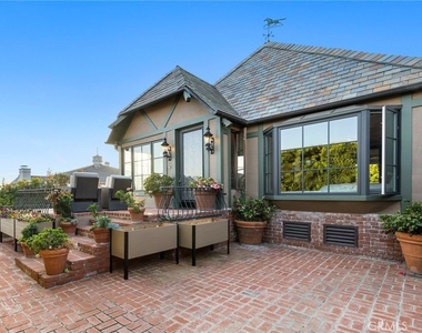 486 Holly Street - Photo Thumbnail 2