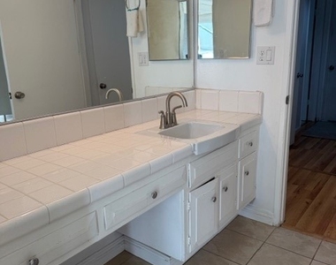 1502 Mariposa - Photo Thumbnail 7