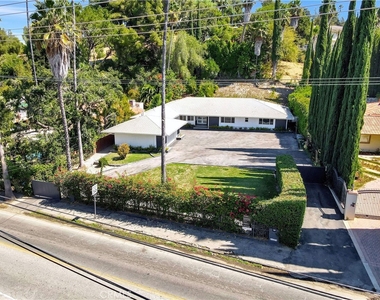 4450 Hayvenhurst - Photo Thumbnail 26