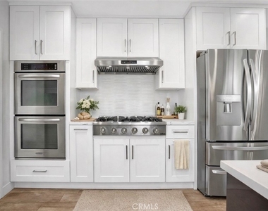 4450 Hayvenhurst - Photo Thumbnail 7