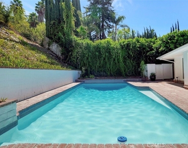 4450 Hayvenhurst - Photo Thumbnail 22
