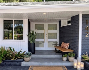 4450 Hayvenhurst - Photo Thumbnail 3