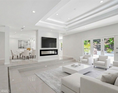 4450 Hayvenhurst - Photo Thumbnail 4