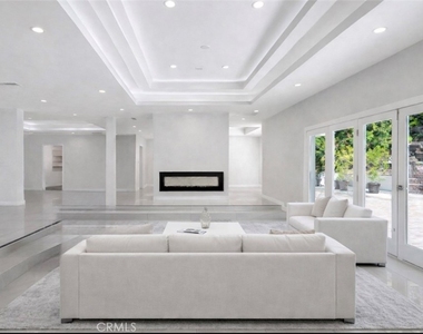 4450 Hayvenhurst - Photo Thumbnail 5