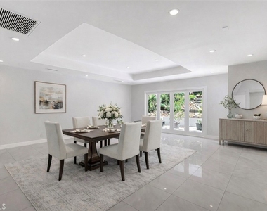 4450 Hayvenhurst - Photo Thumbnail 6