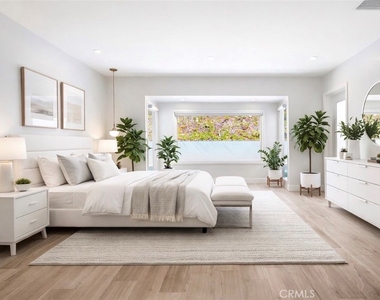 4450 Hayvenhurst - Photo Thumbnail 14