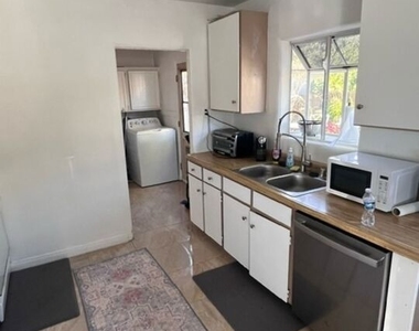 4354 Coolidge Avenue - Photo Thumbnail 7