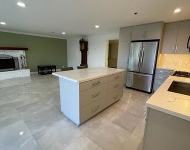 7869 Mesa Drive - Photo Thumbnail 2