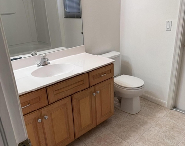 5824 Nw Zenith Drive - Photo Thumbnail 12