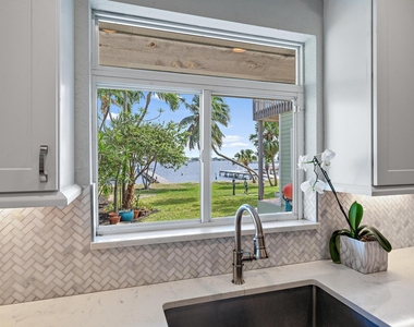 122 S Lake Drive - Photo Thumbnail 6