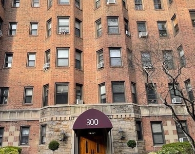300 Main Street - Photo Thumbnail 19